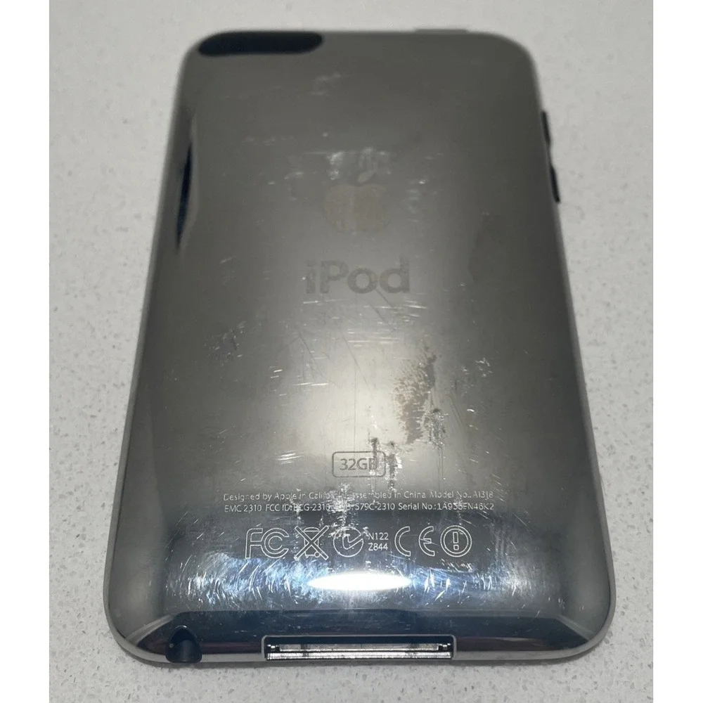 APPLE IPOD TOUCH 3RD GENERATION BLACK 32GB MODEL MC008LL USED